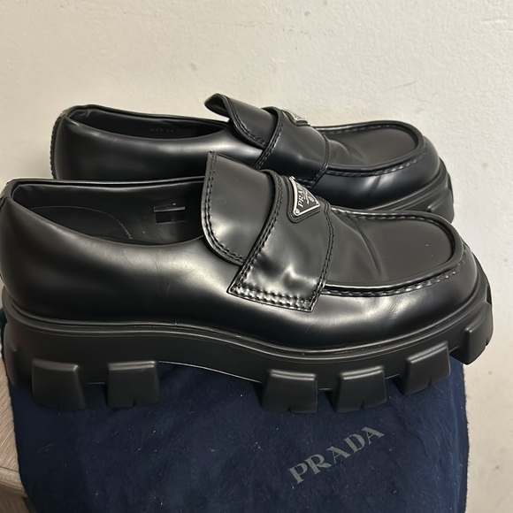 Black Prada shoes - Picture 2 of 6